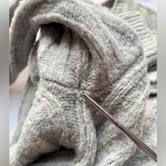 H&M | Grey Ribbed Knit Cropped Sweater - Picture 14 of 16